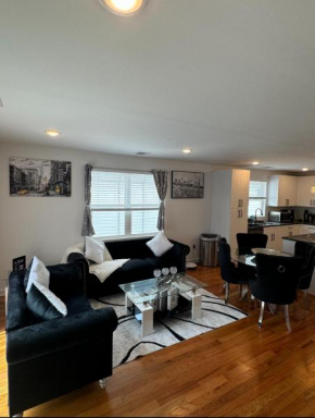 Luxury Gated NYC Theme 3BR 2B with Parking by EWR
